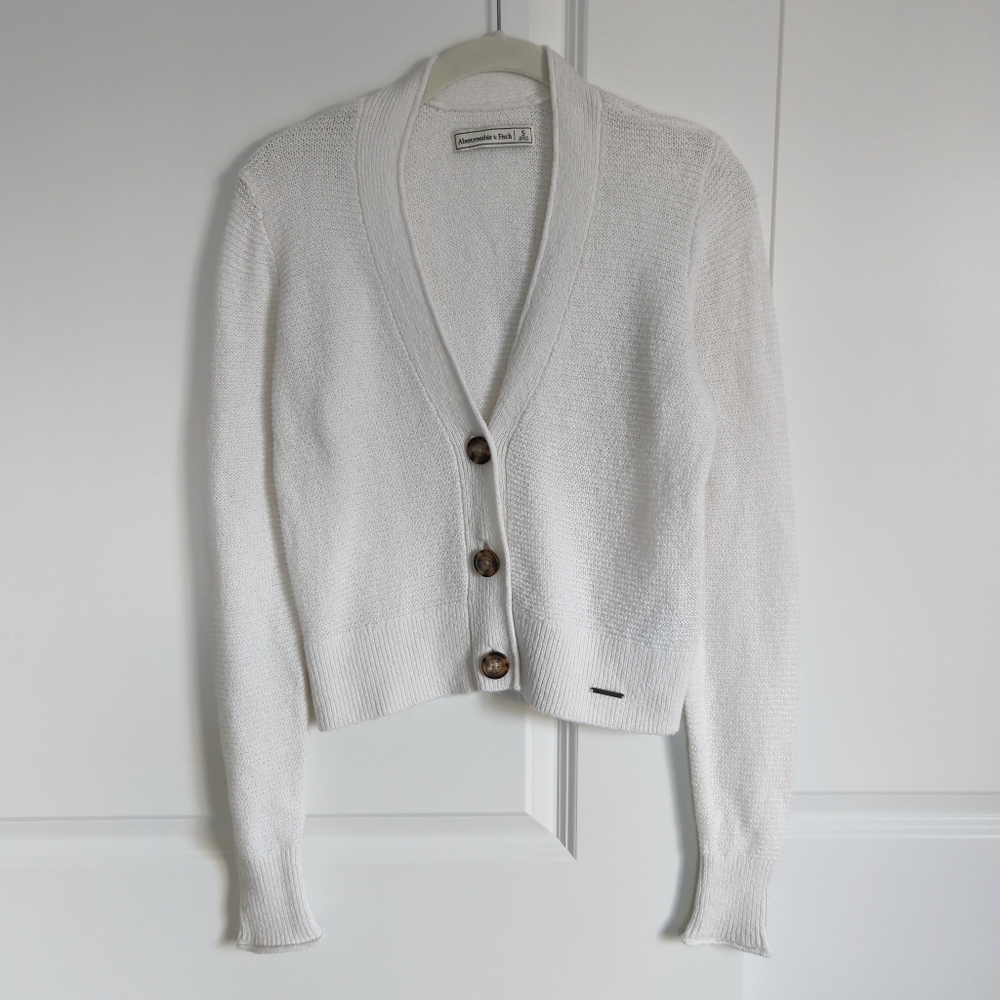 Abercrombie & Fitch Cropped White Knit Sweater with Tortoise Shell Buttons